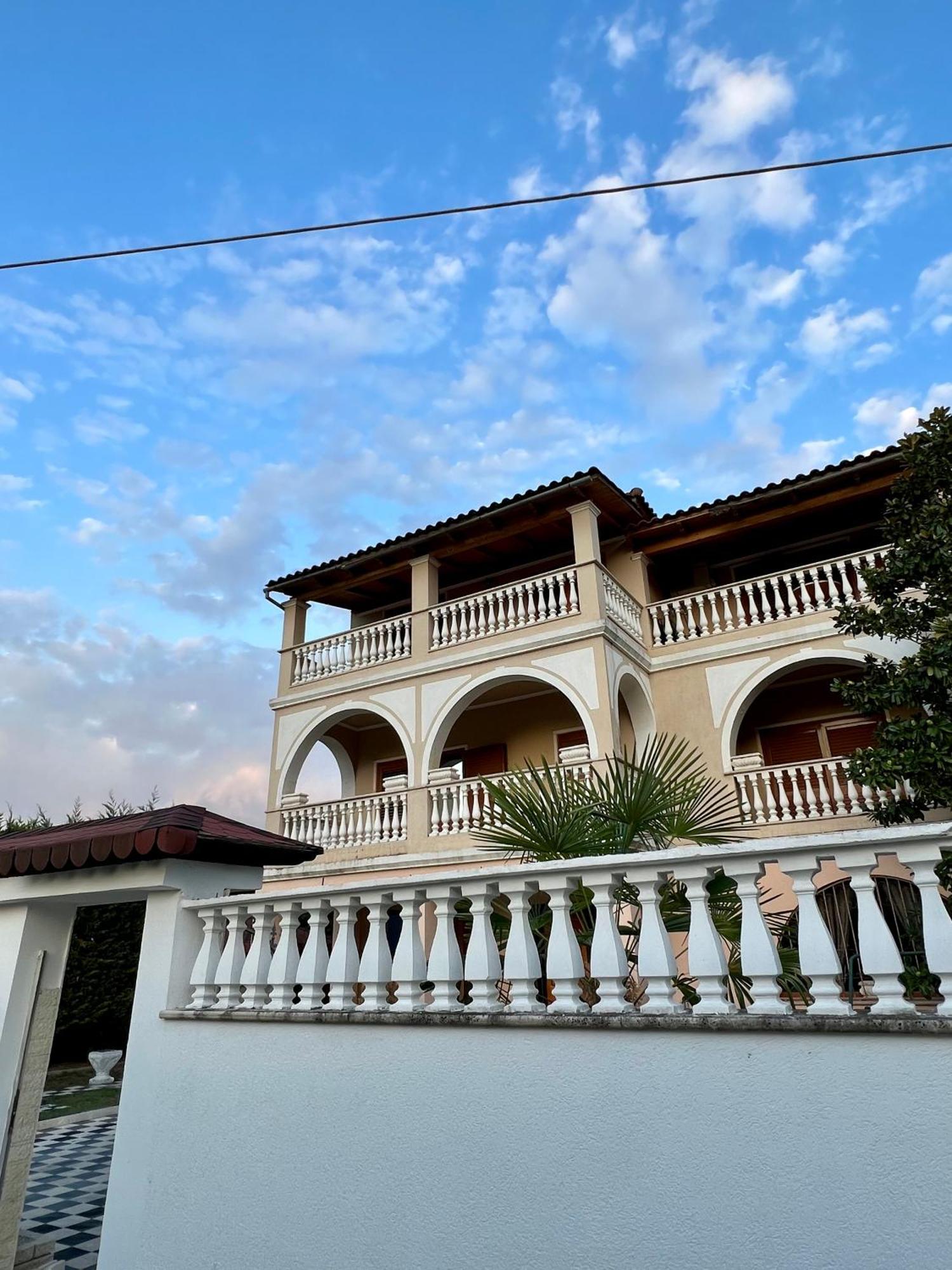 Guest House Pulake Berati Exterior foto
