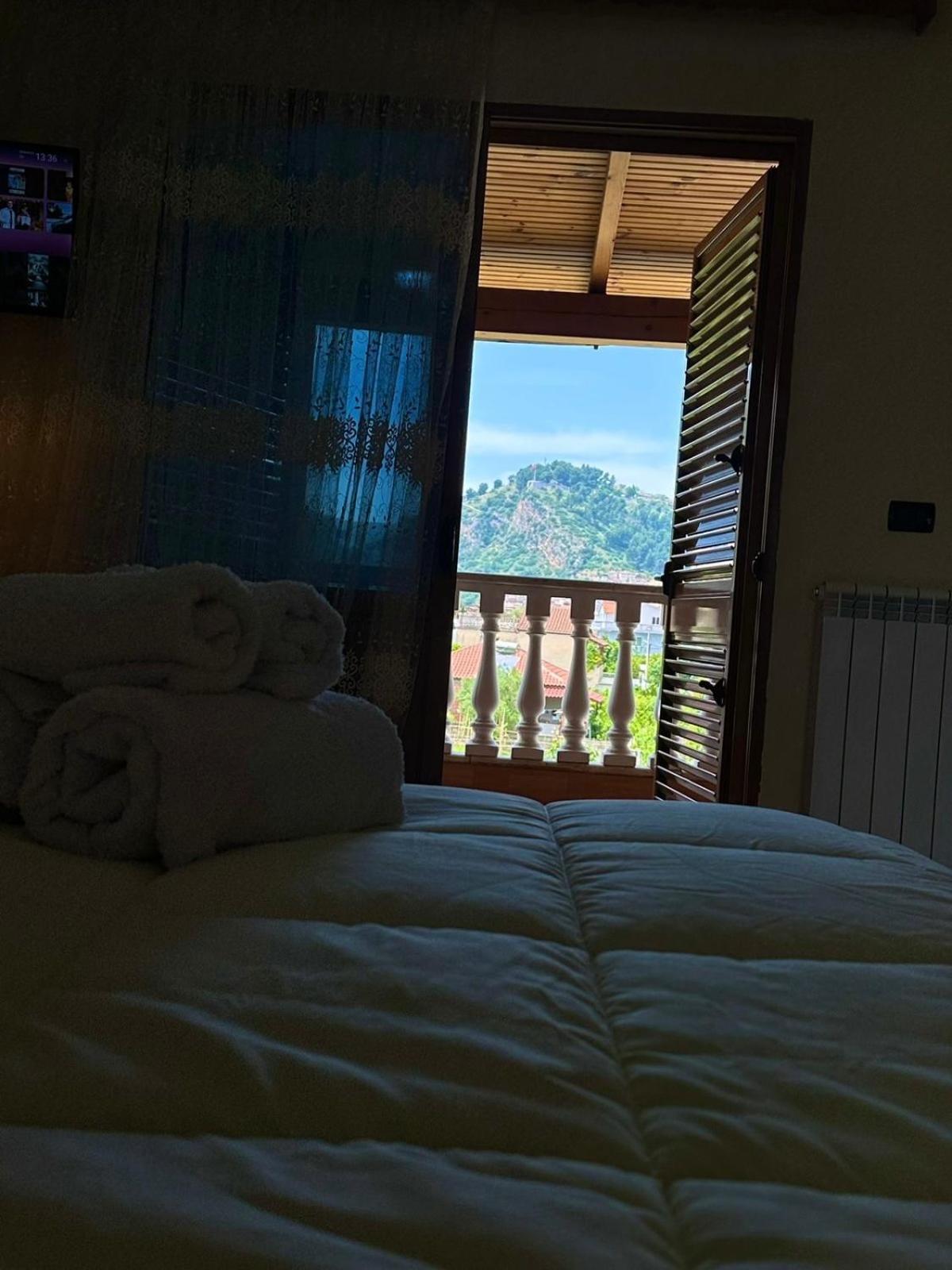 Guest House Pulake Berati Exterior foto