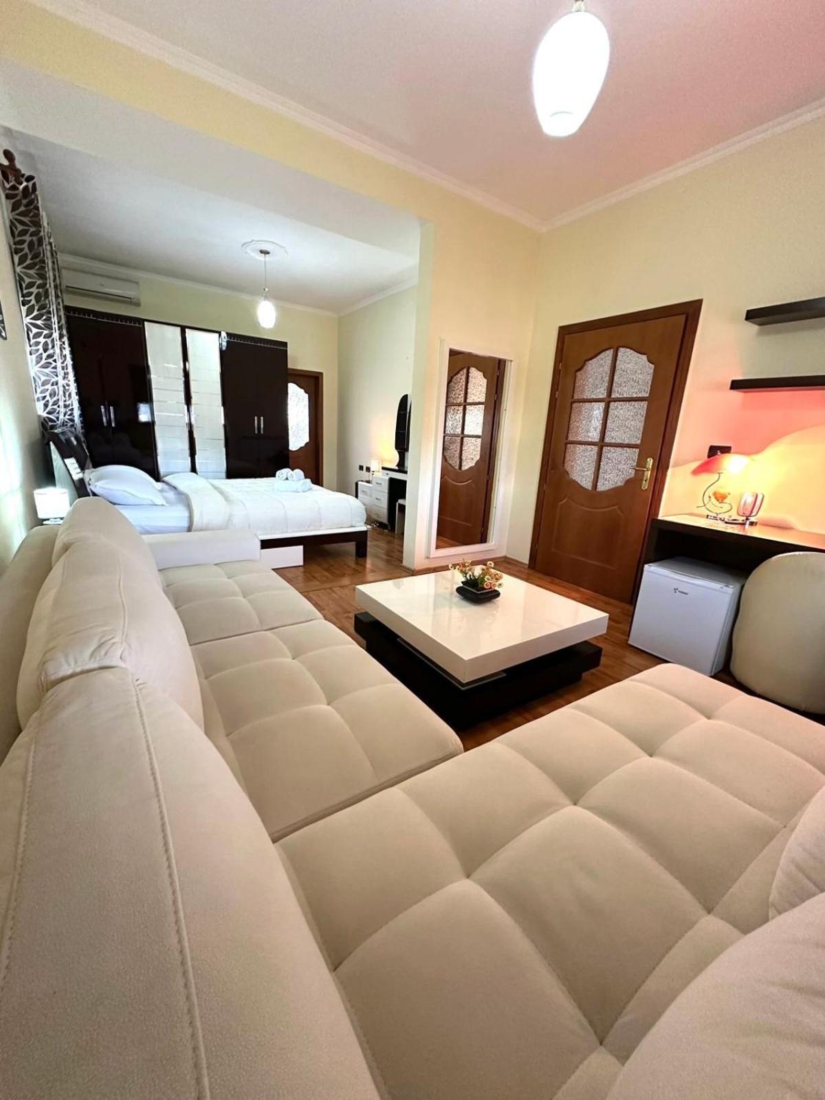 Guest House Pulake Berati Exterior foto