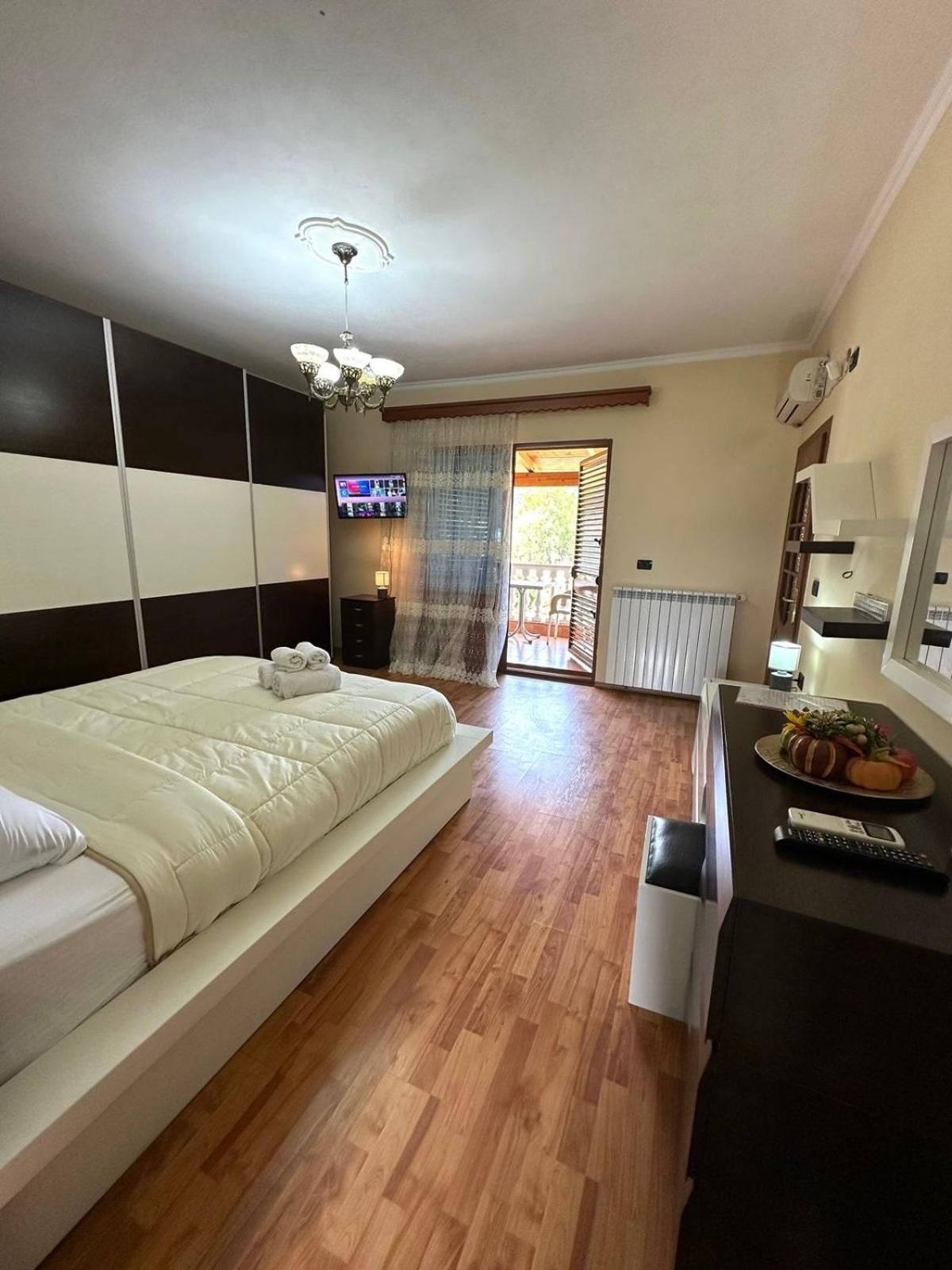 Guest House Pulake Berati Exterior foto
